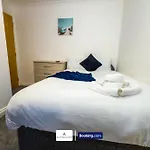 The Purple 5 Bedroom House By Altoluxoexperience Short Lets & Serviced Accommodation With Free Parking