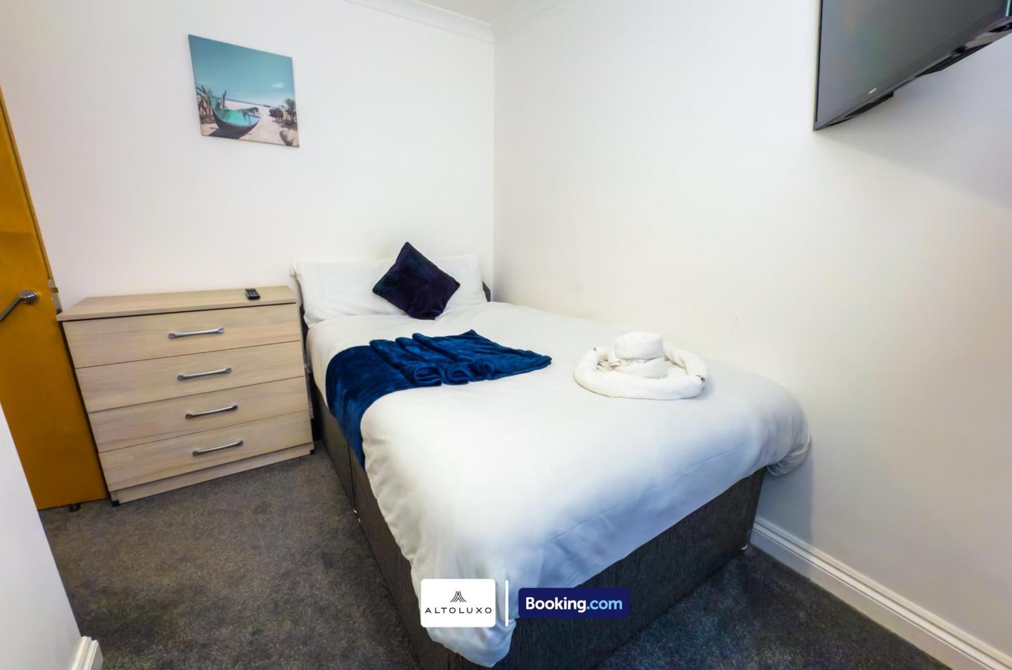 The Purple 5 Bedroom House By Altoluxoexperience Short Lets & Serviced With Free Parking * Bristol