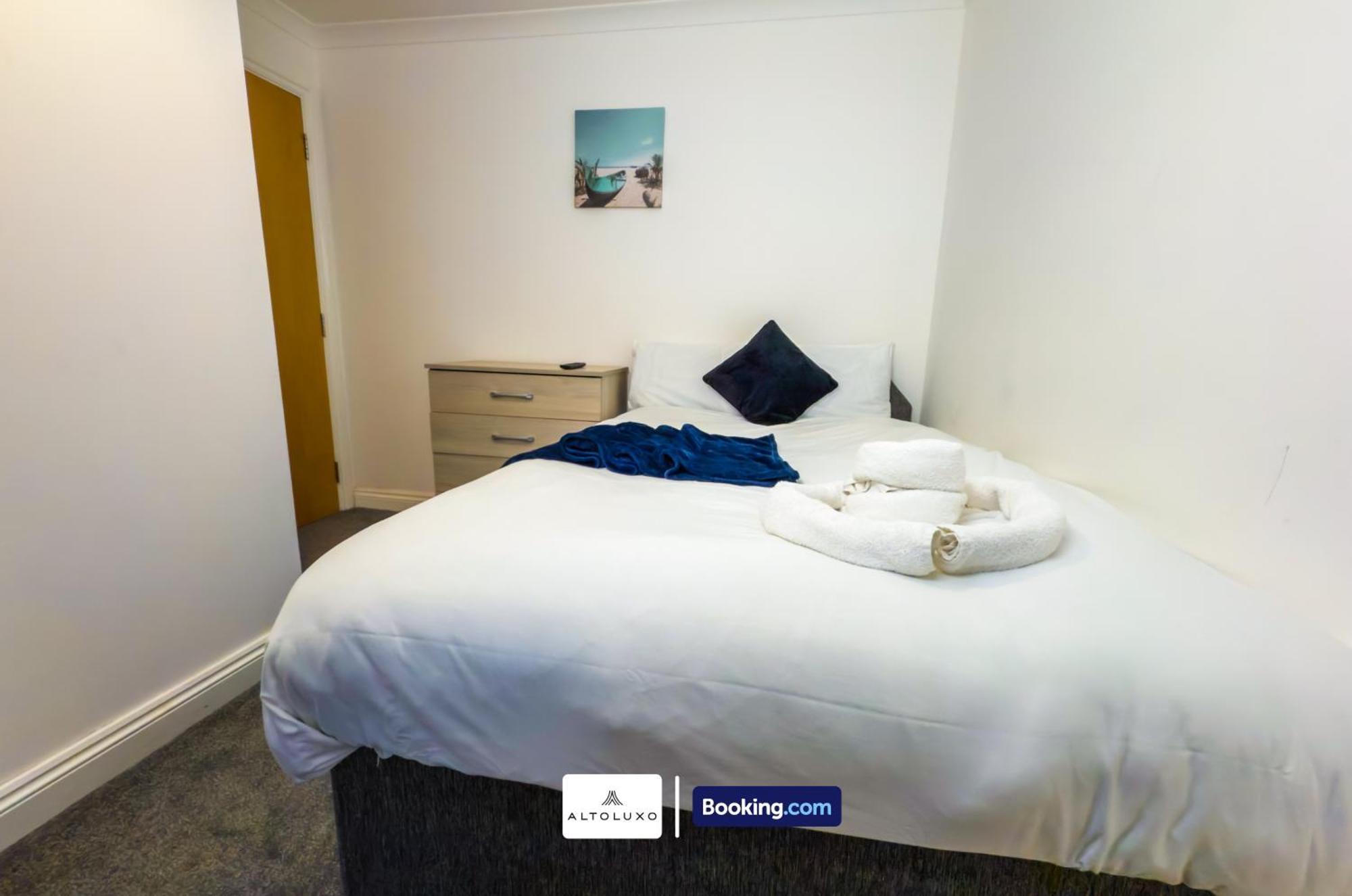 The Purple 5 Bedroom House By Altoluxoexperience Short Lets & Serviced With Free Parking Сasa de vacaciones Bristol