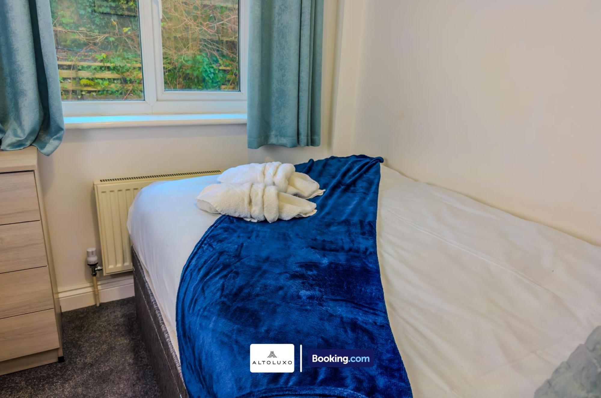 The Purple 5 Bedroom House By Altoluxoexperience Short Lets & Serviced With Free Parking Bristol