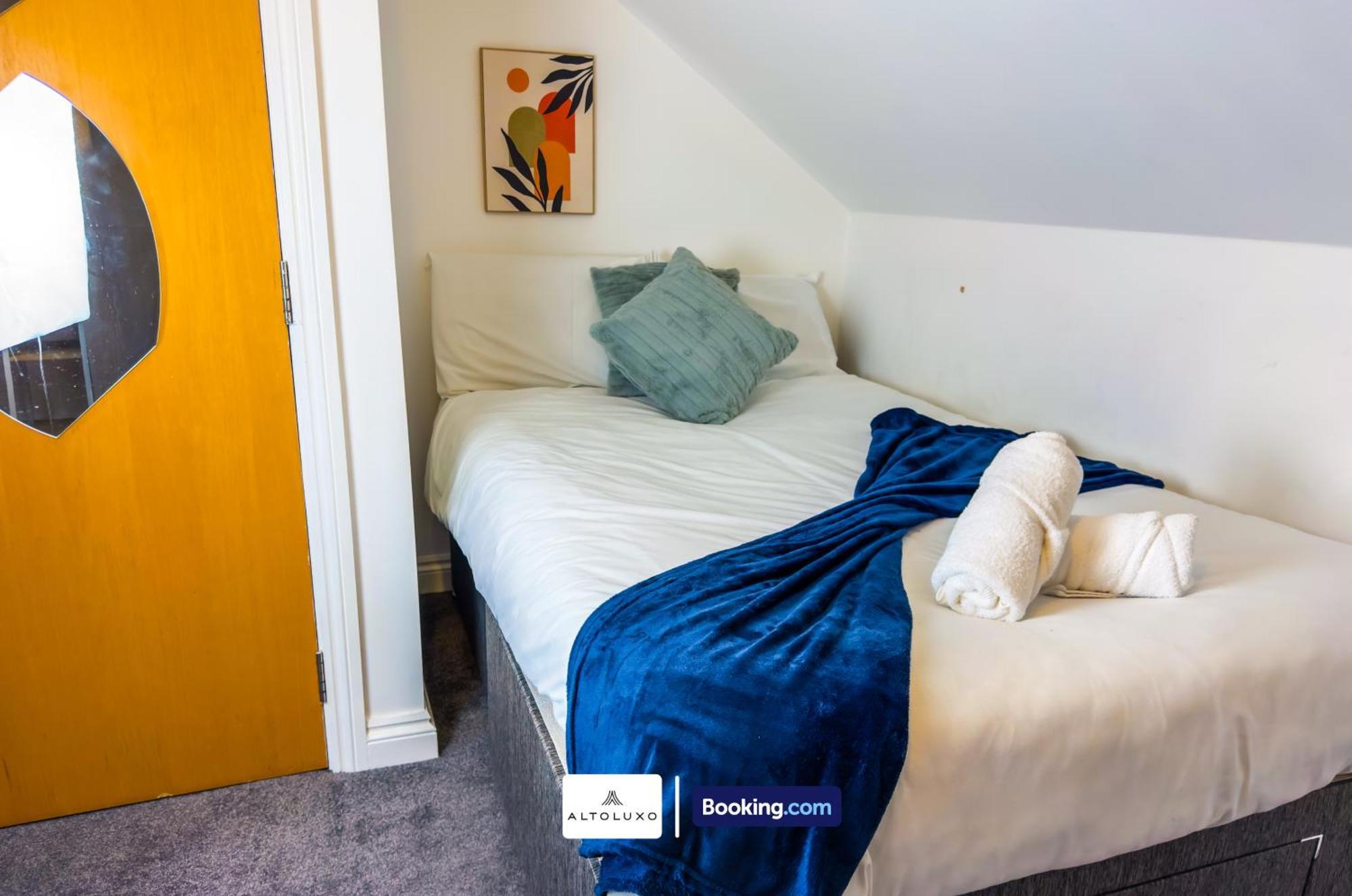The Purple 5 Bedroom House By Altoluxoexperience Short Lets & Serviced With Free Parking * Bristol