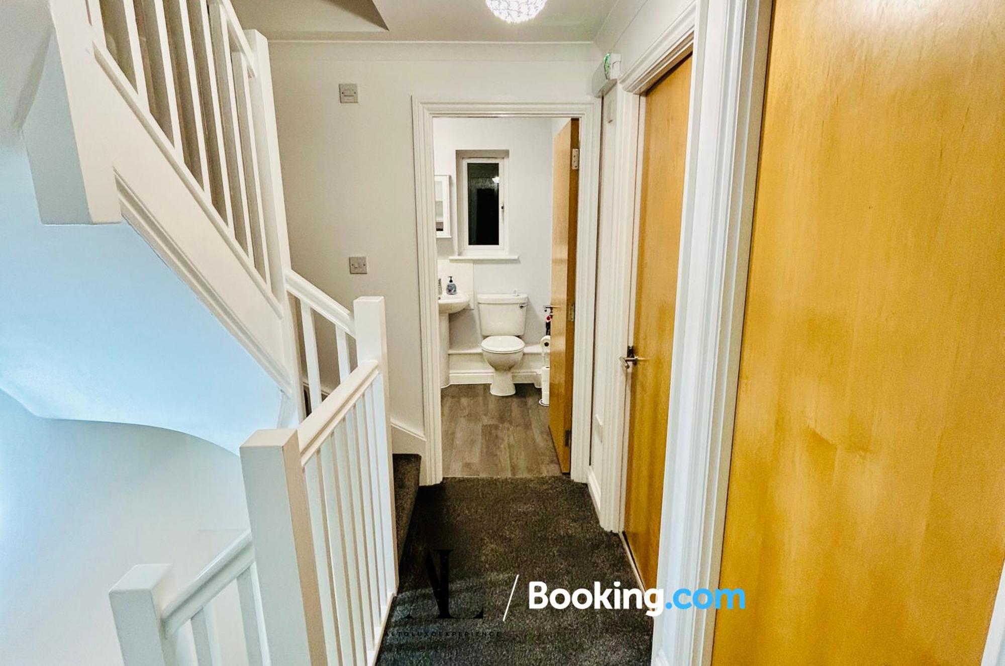 The Purple 5 Bedroom House By Altoluxoexperience Short Lets & Serviced With Free Parking * Bristol
