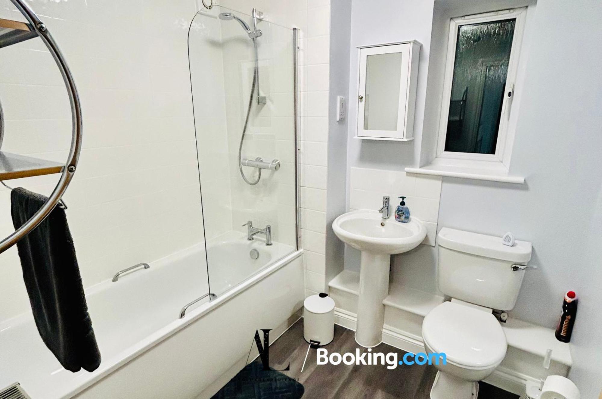 The Purple 5 Bedroom House By Altoluxoexperience Short Lets & Serviced With Free Parking