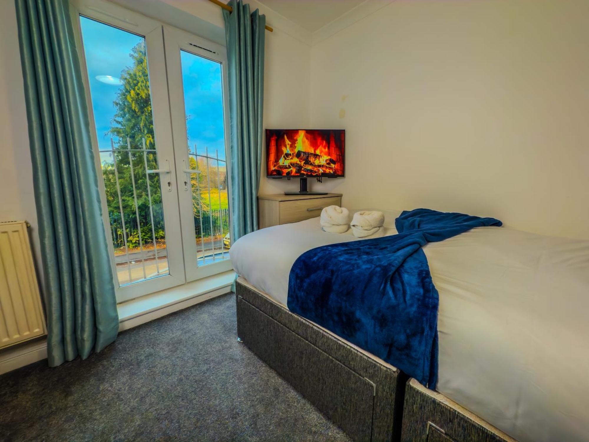The Purple 5 Bedroom House By Altoluxoexperience Short Lets & Serviced With Free Parking Bristol