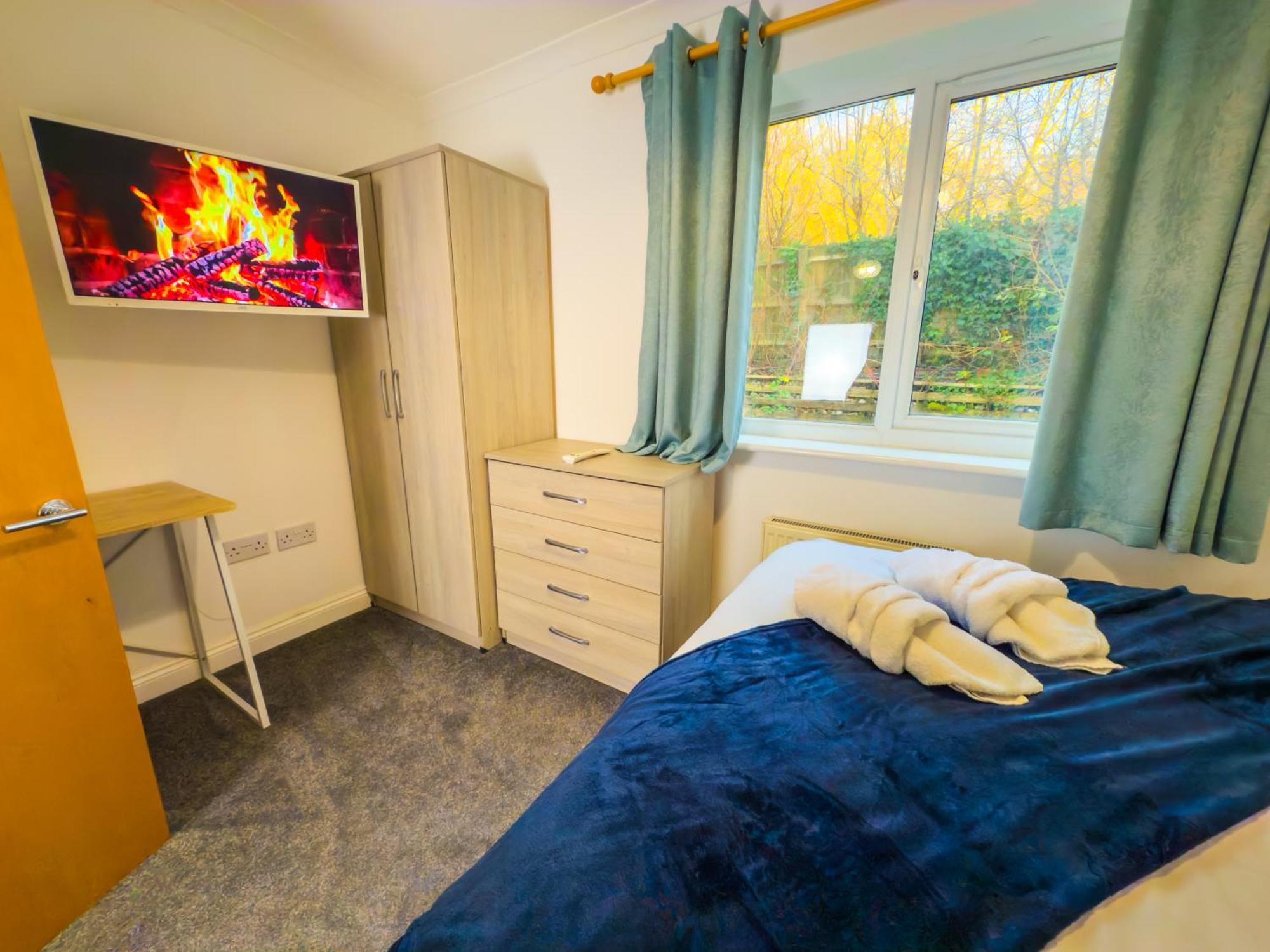 The Purple 5 Bedroom House By Altoluxoexperience Short Lets & Serviced With Free Parking * Bristol