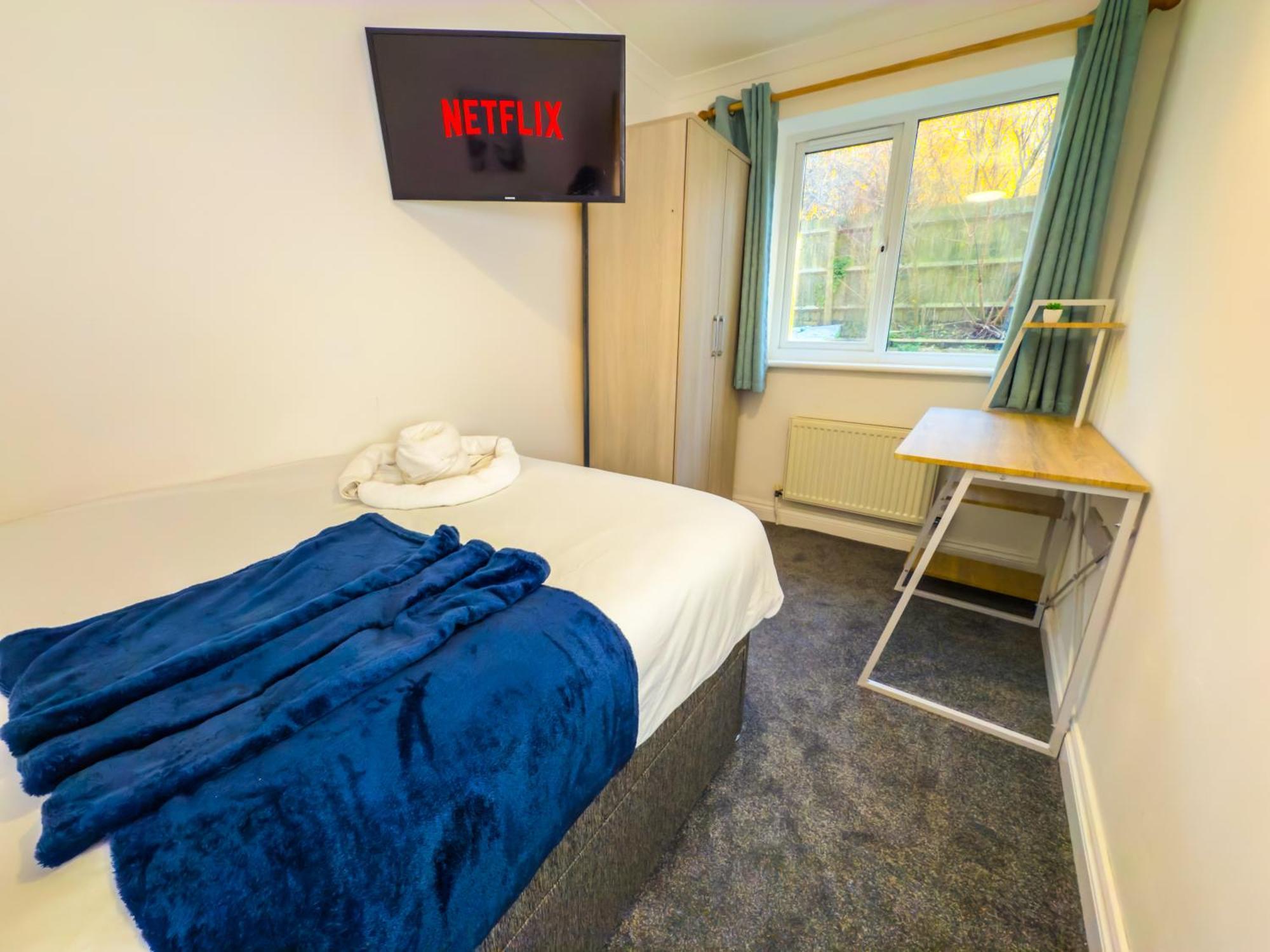 The Purple 5 Bedroom House By Altoluxoexperience Short Lets & Serviced With Free Parking * Bristol