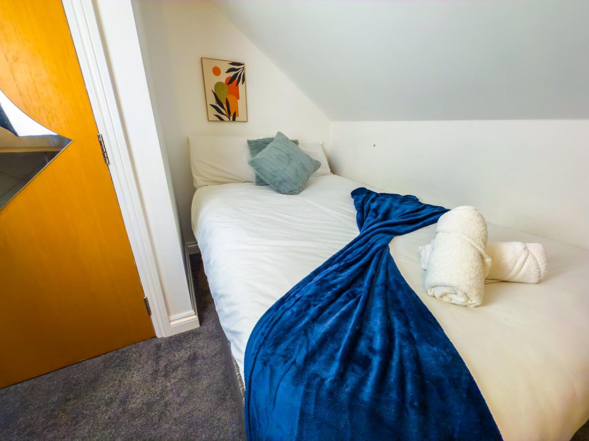 The Purple 5 Bedroom House By Altoluxoexperience Short Lets & Serviced With Free Parking * Bristol