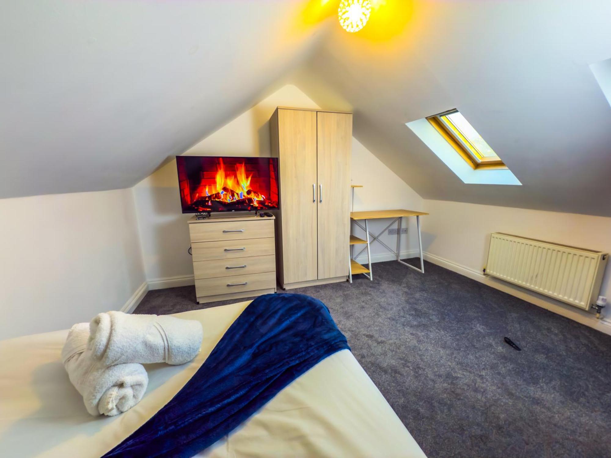 The Purple 5 Bedroom House By Altoluxoexperience Short Lets & Serviced With Free Parking Holiday home