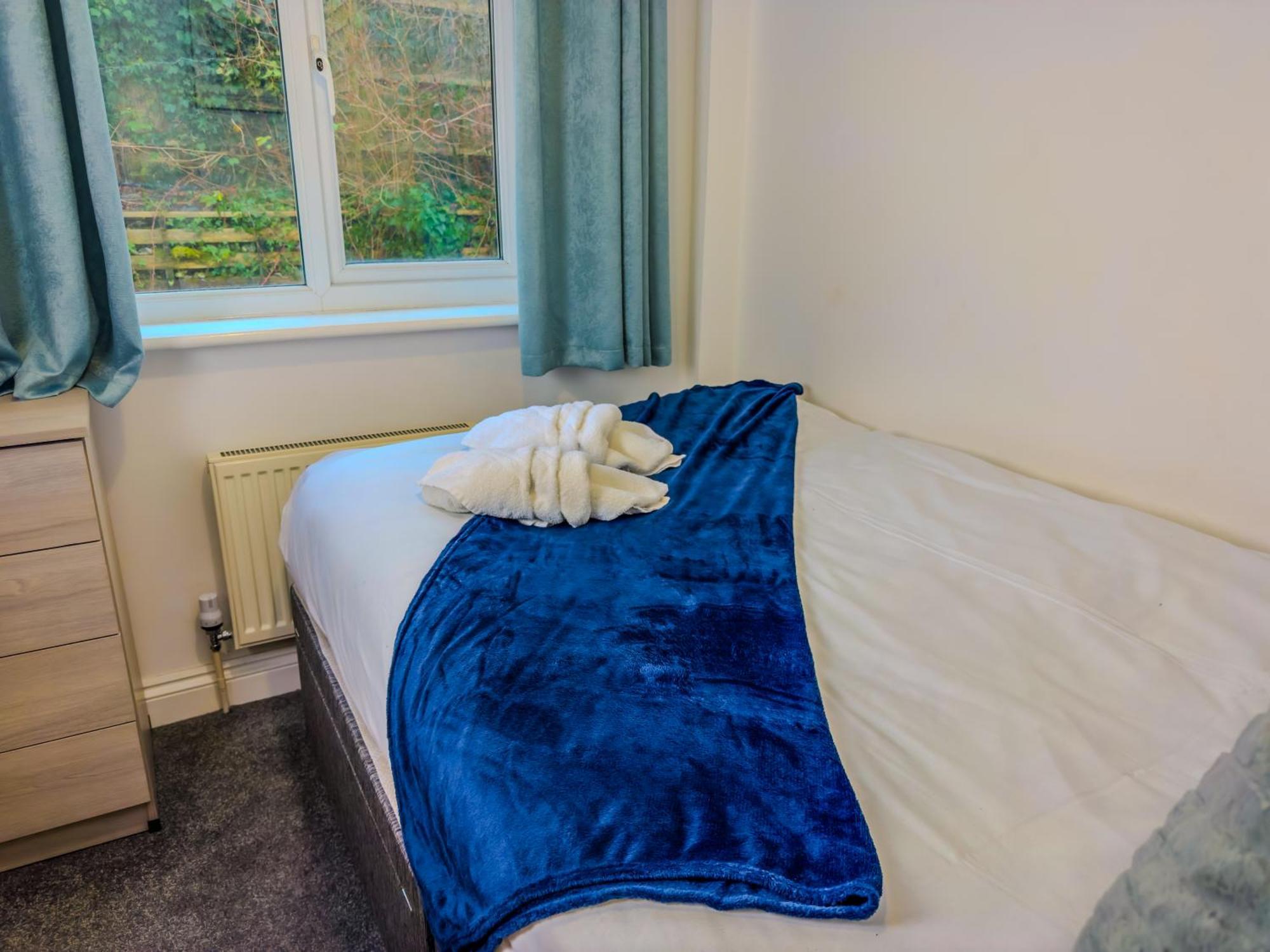Holiday home The Purple 5 Bedroom House By Altoluxoexperience Short Lets & Serviced With Free Parking
