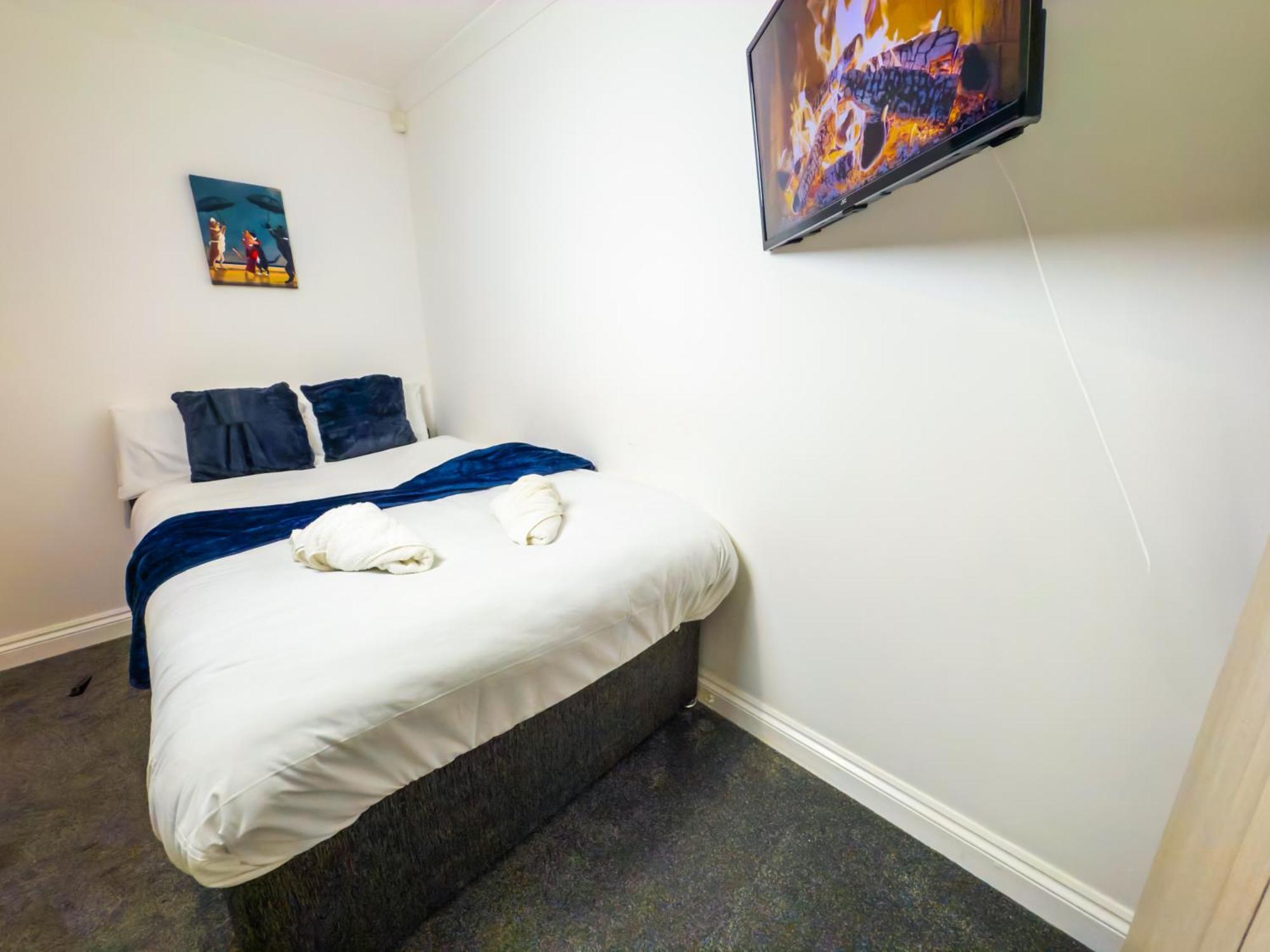 The Purple 5 Bedroom House By Altoluxoexperience Short Lets & Serviced With Free Parking Holiday home *