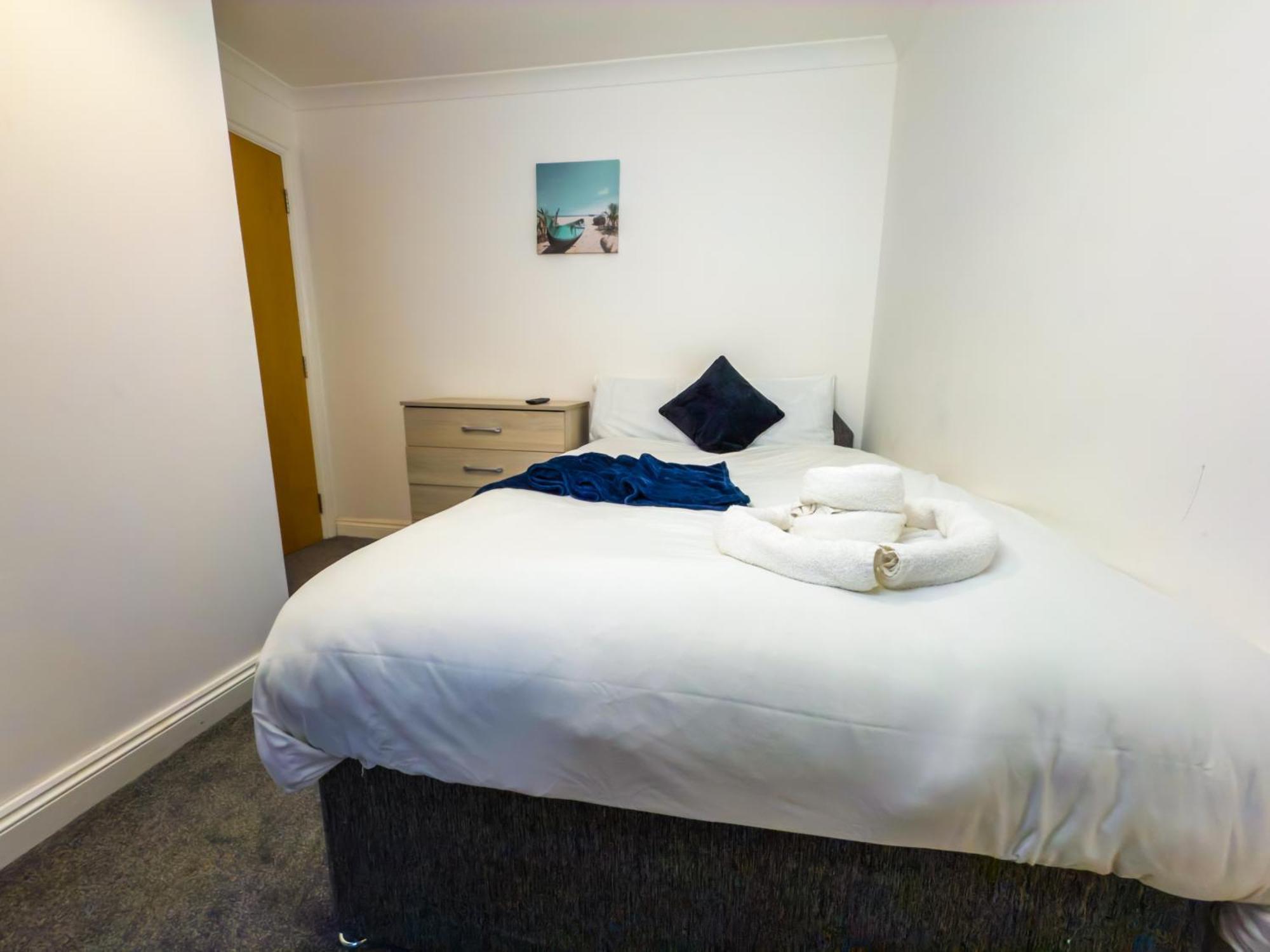 The Purple 5 Bedroom House By Altoluxoexperience Short Lets & Serviced With Free Parking Bristol