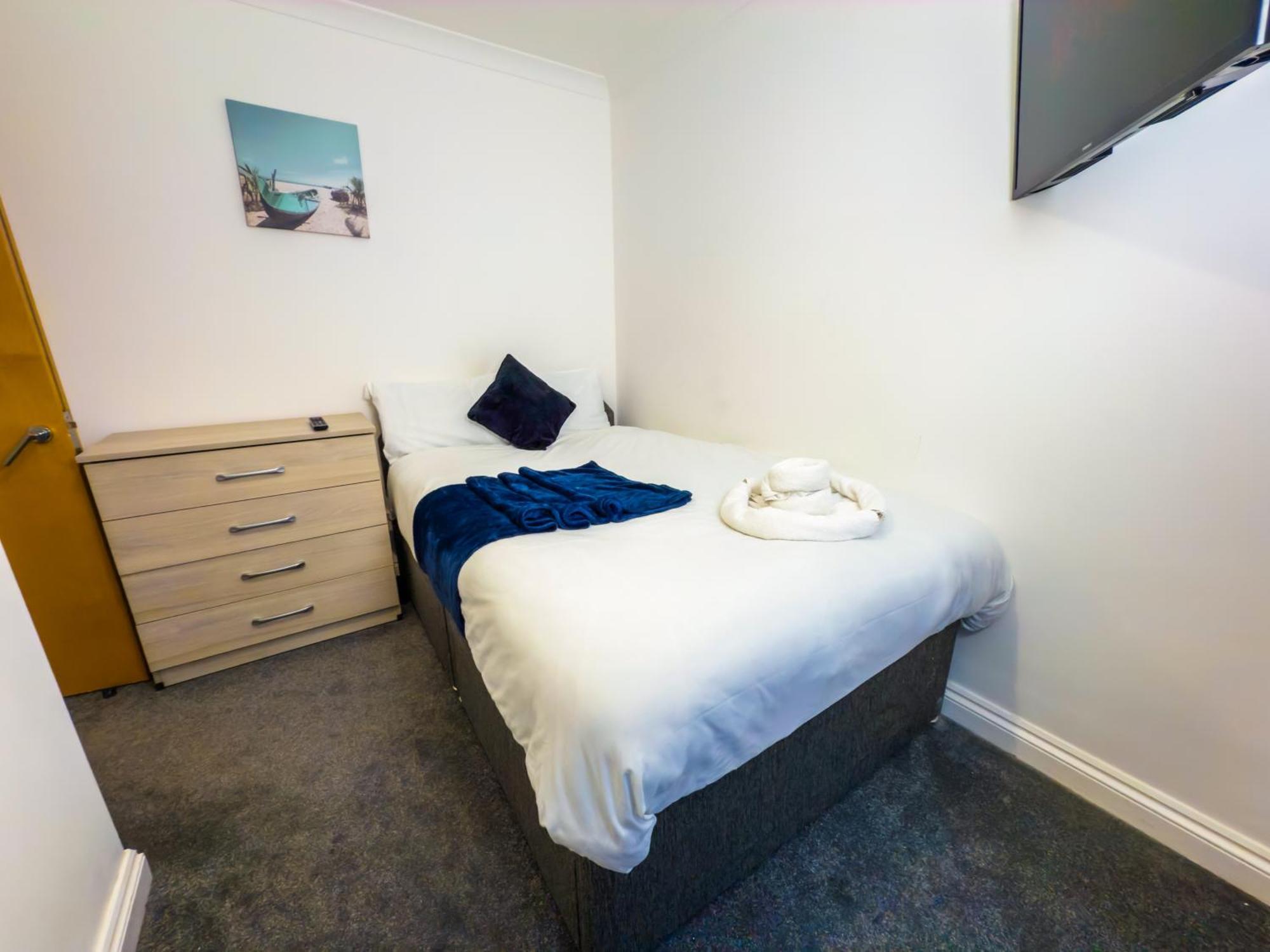 The Purple 5 Bedroom House By Altoluxoexperience Short Lets & Serviced With Free Parking