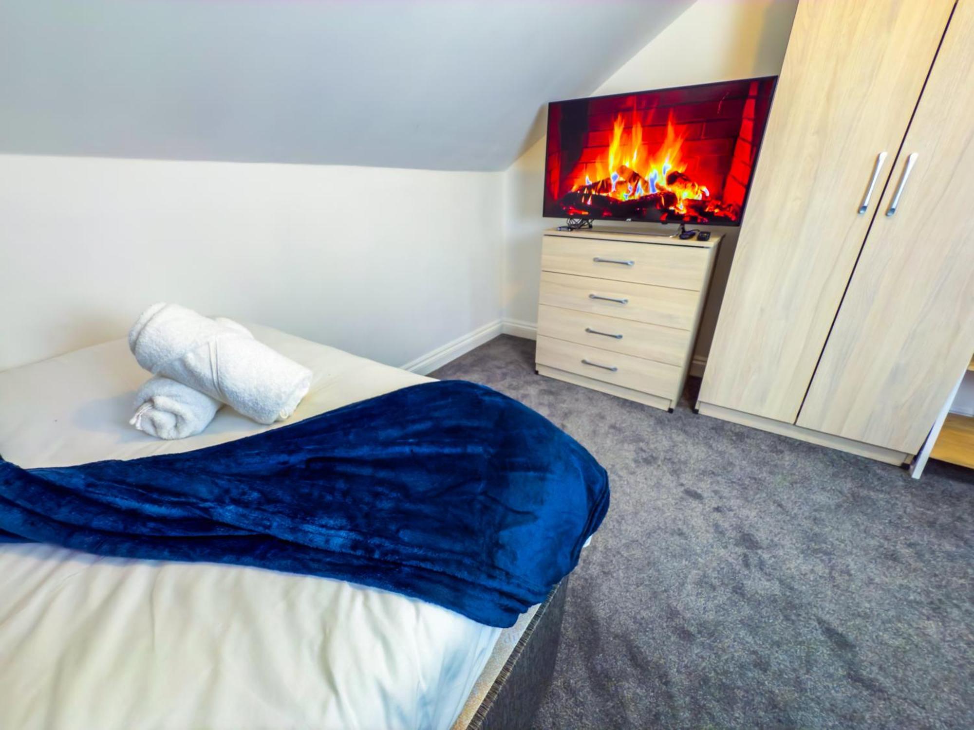 The Purple 5 Bedroom House By Altoluxoexperience Short Lets & Serviced With Free Parking *