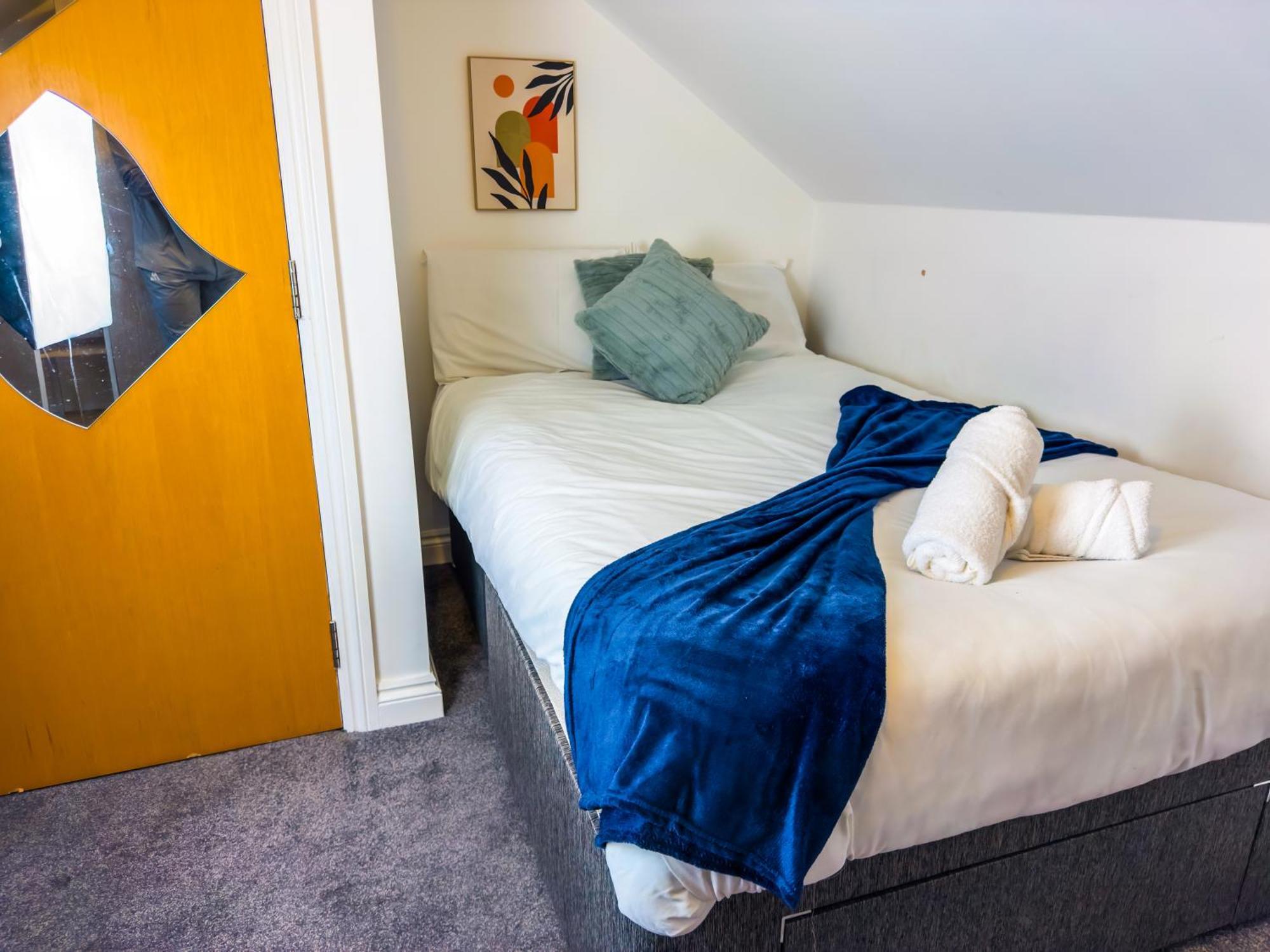 The Purple 5 Bedroom House By Altoluxoexperience Short Lets & Serviced With Free Parking Holiday home